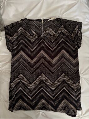 PINK REPUBLIC - Black & Beige Chevron Print Blouse